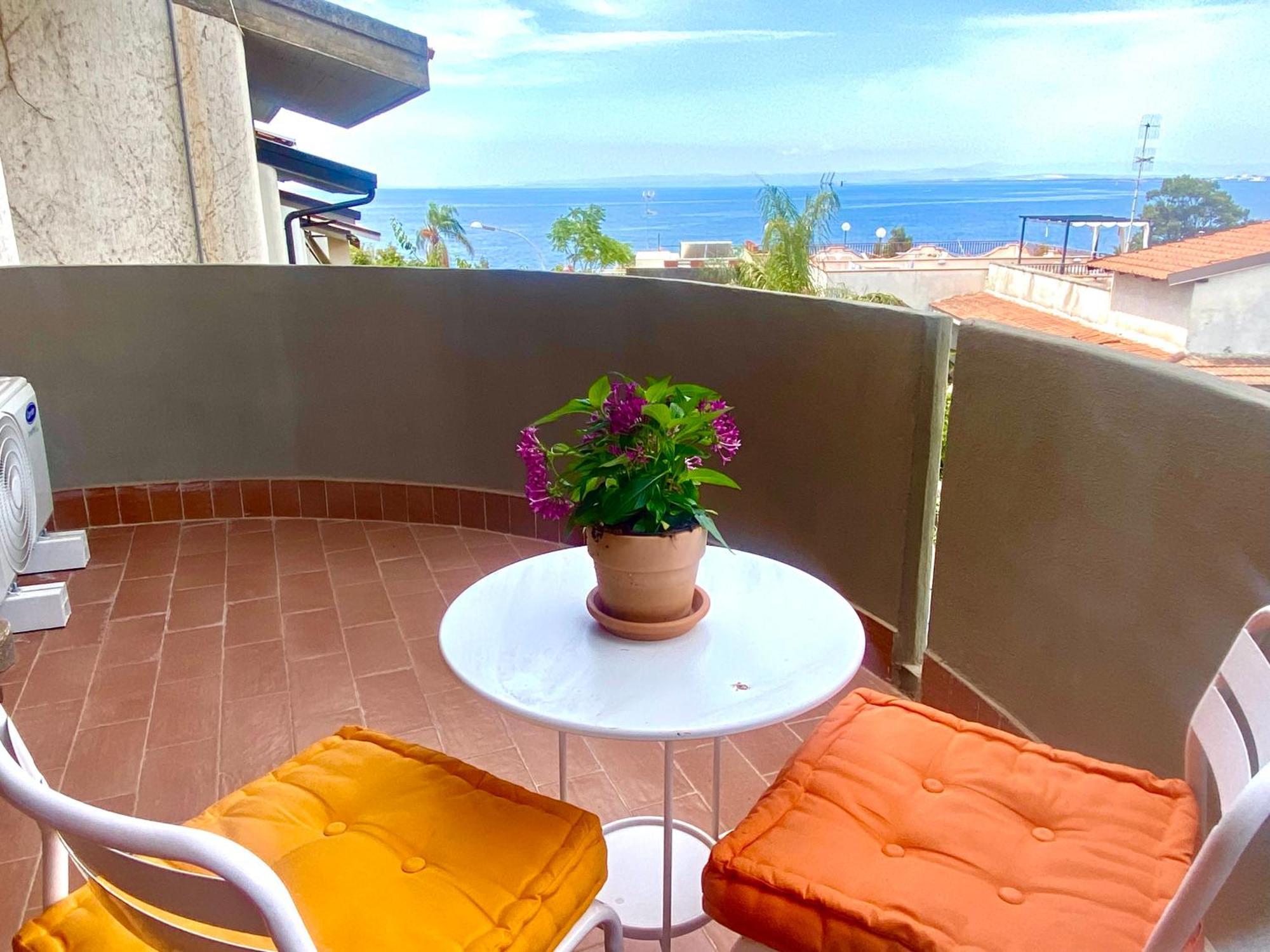 Marilu E Il Mare - Terraced House *